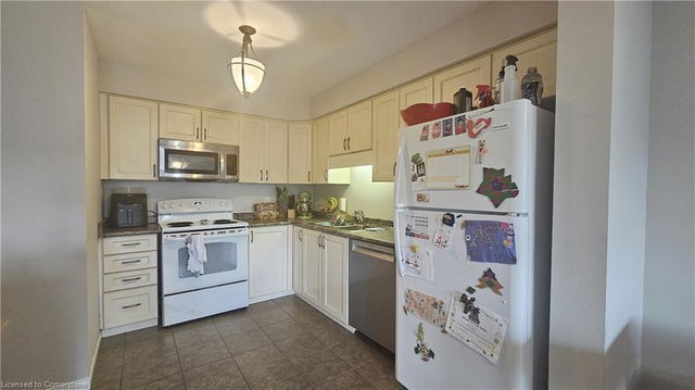 216 Featherstone Crescent