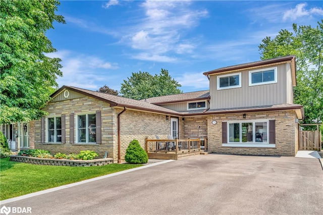 770 Applewood Crescent