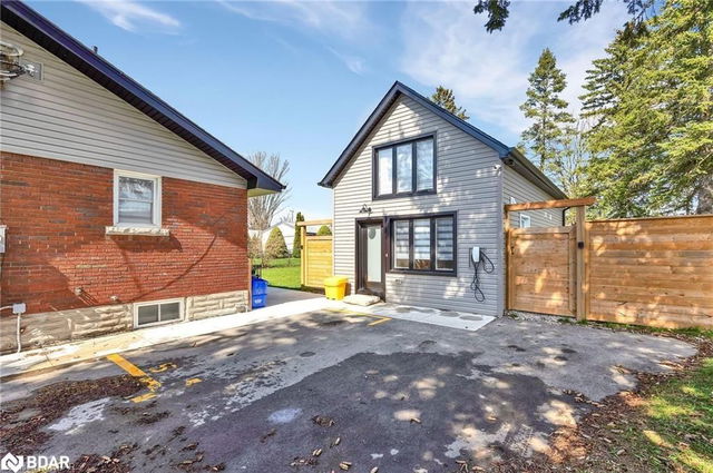 Rear Unit - 48 Harber Avenue