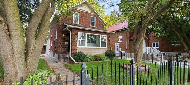 B - 326 Victoria Street S