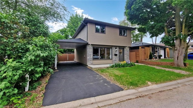 410 Pinetree Crescent