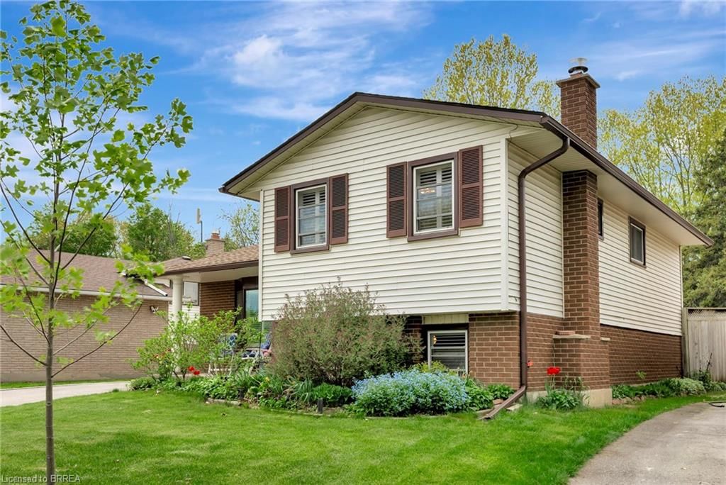 Single Family Residence for sale at 136 Brantwood Park Road, Brantford, Brantwood Park, N3P 1G3 - MLS: 40740931