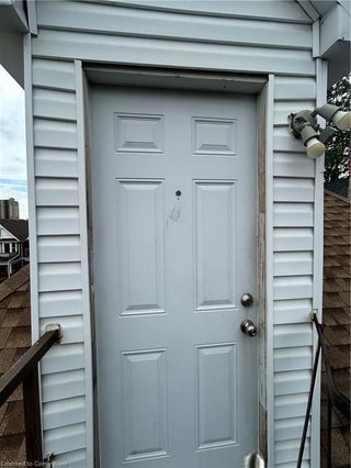 Attic - 22 Stirton Street