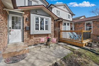 2338 Malcolm Crescent