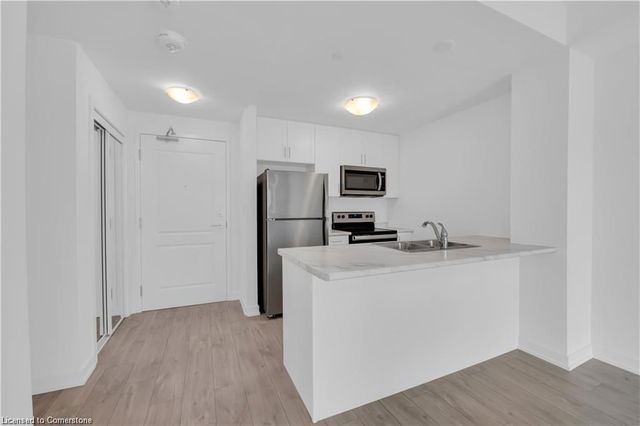 318 - 470 Dundas Street E