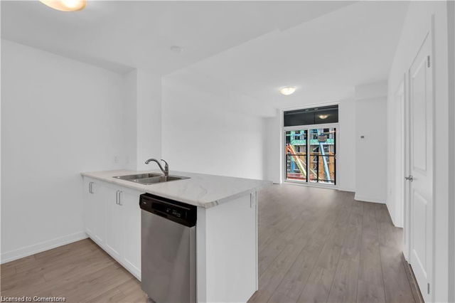 318 - 470 Dundas Street E