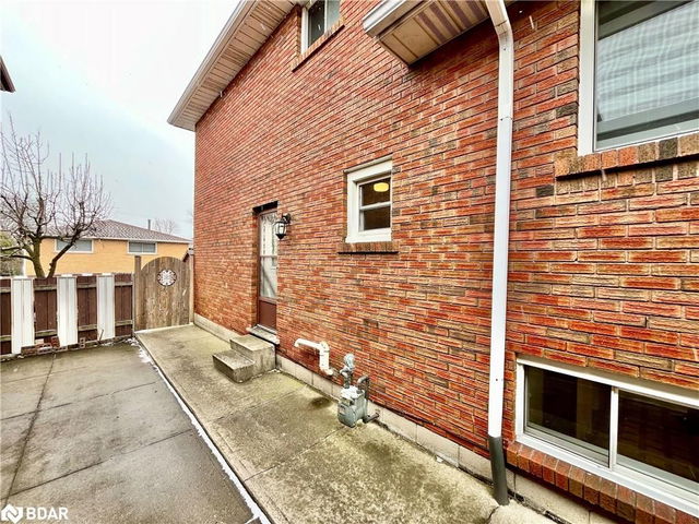 Lower - 39 Lisgar Court
