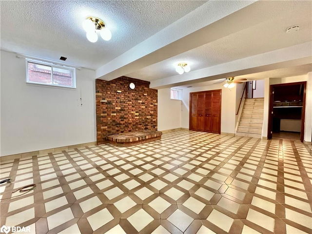 Lower - 39 Lisgar Court