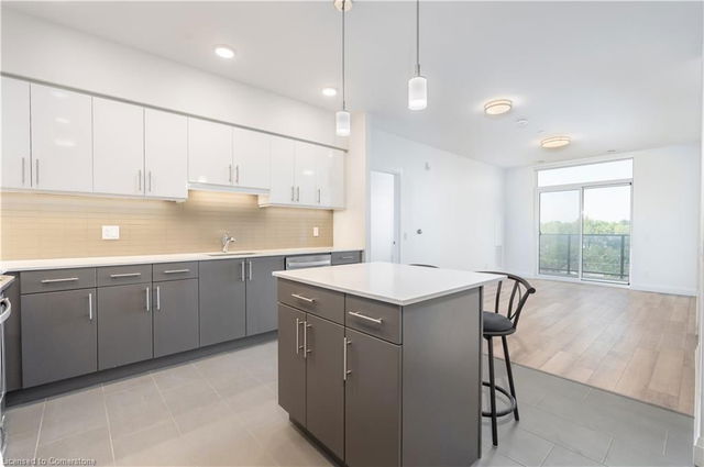 404 - 399 Queen Street S