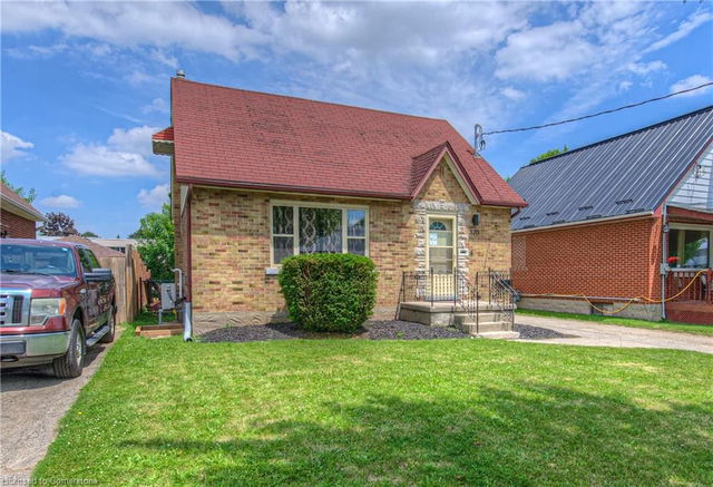 320 Highland Road E