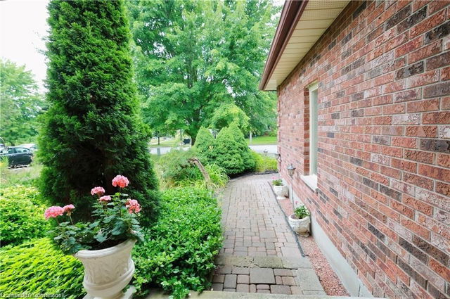 172 Woodbend Crescent
