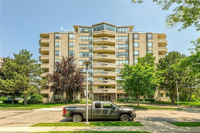 112 - 8 Village Green