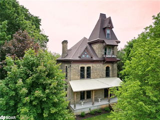 150 Wellington Street E