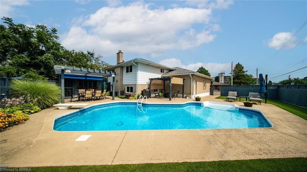 Single Family Residence sold at 32 Daniel Place, Brantford, ON, N3R 6J7 - Ewing - MLS: 40757366