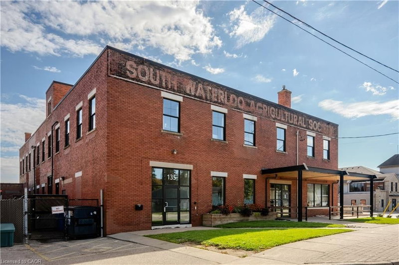 135 George Street N photo 1