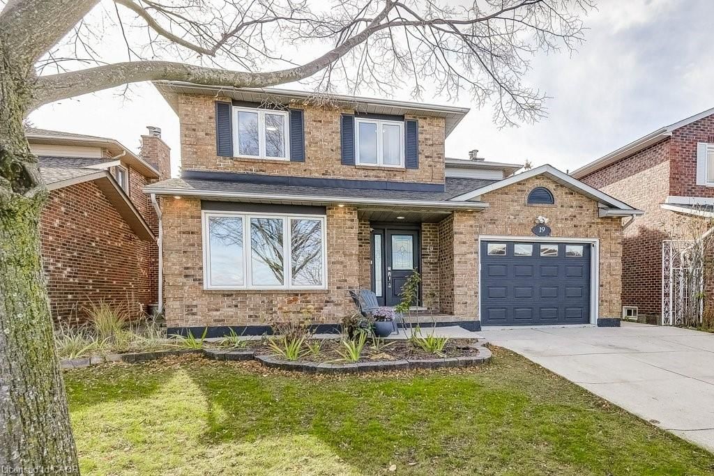 Single Family Residence sold at 19 National Drive, Stoney Creek, ON, L8G 5C3 - Gershome - MLS: 40782291