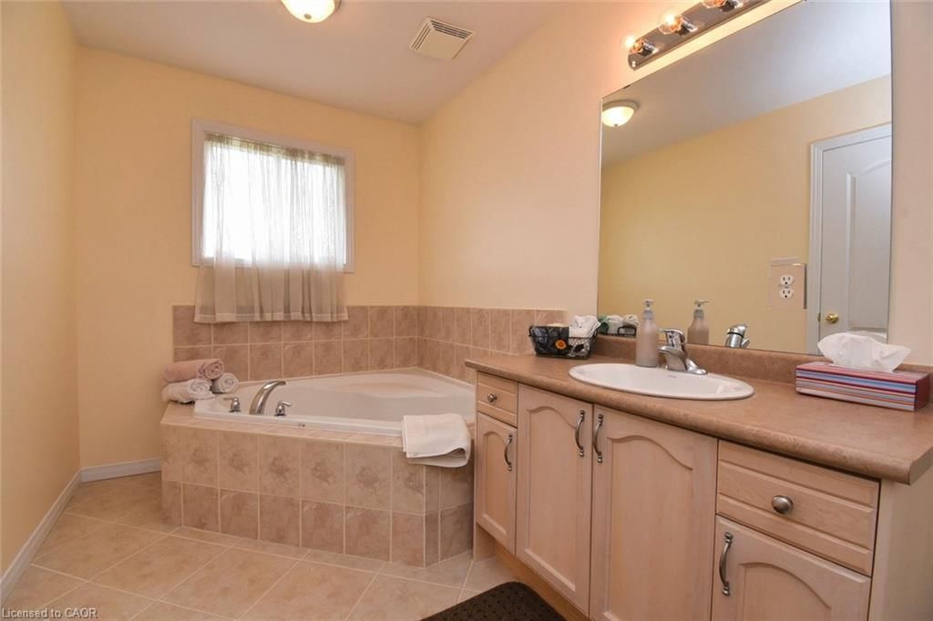 Row/Townhouse for sale at 49-7 Southside Place, Hamilton, ON, L9C 7W6 - Mountview - MLS: 40788593