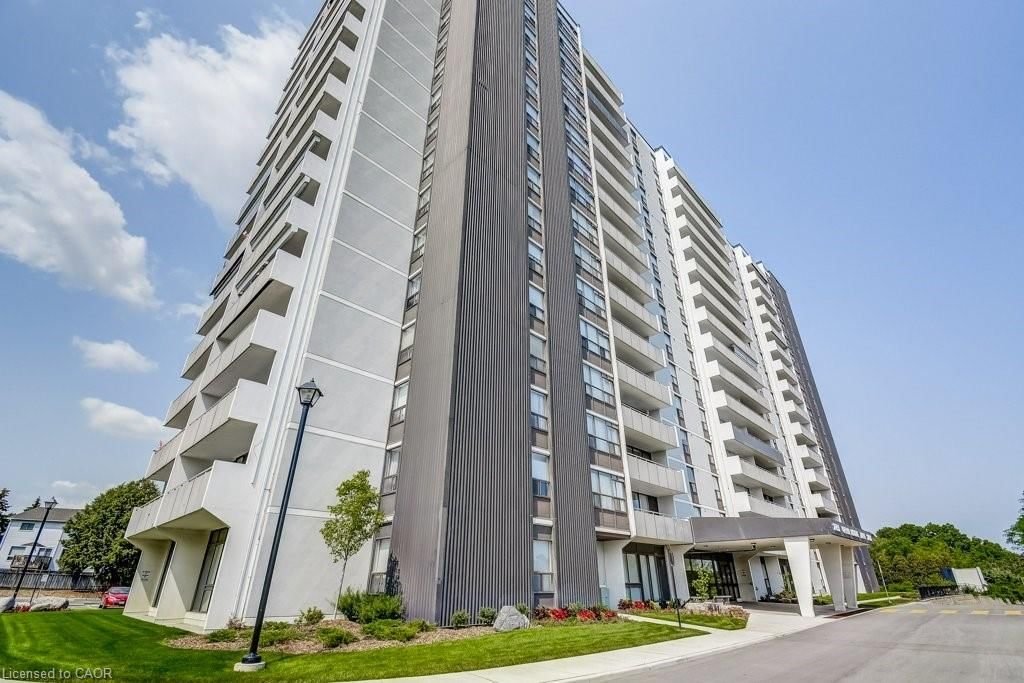 1002 - 2055 Upper Middle Road, Burlington | For Sale @ $599,000 | Condos.ca