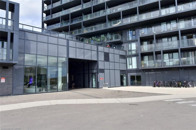 B1006 - 3200 Dakota Common