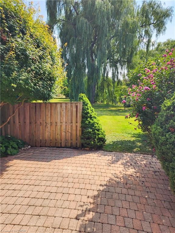 52 - 121 University Avenue E