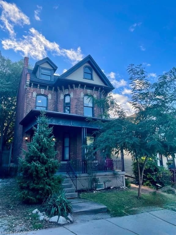 MAIN - 43 Pearl Street S