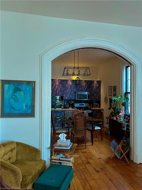 MAIN - 43 Pearl Street S