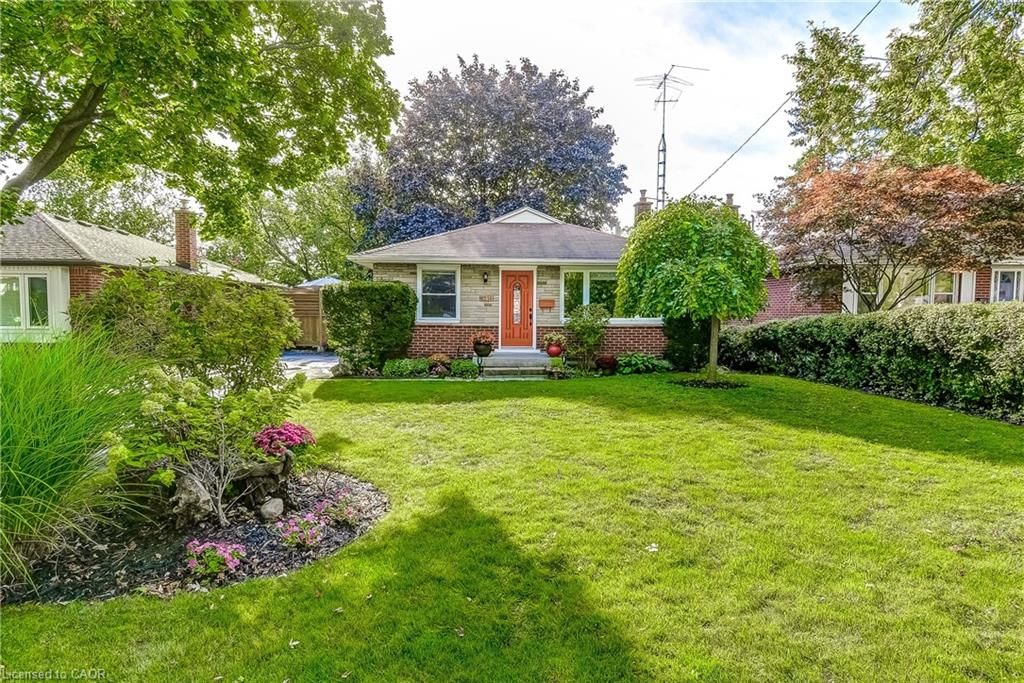 Single Family Residence sold at 1216 De Quincy Crescent, Burlington, ON, L7P 1E1 - Mountainside - MLS: 40792497