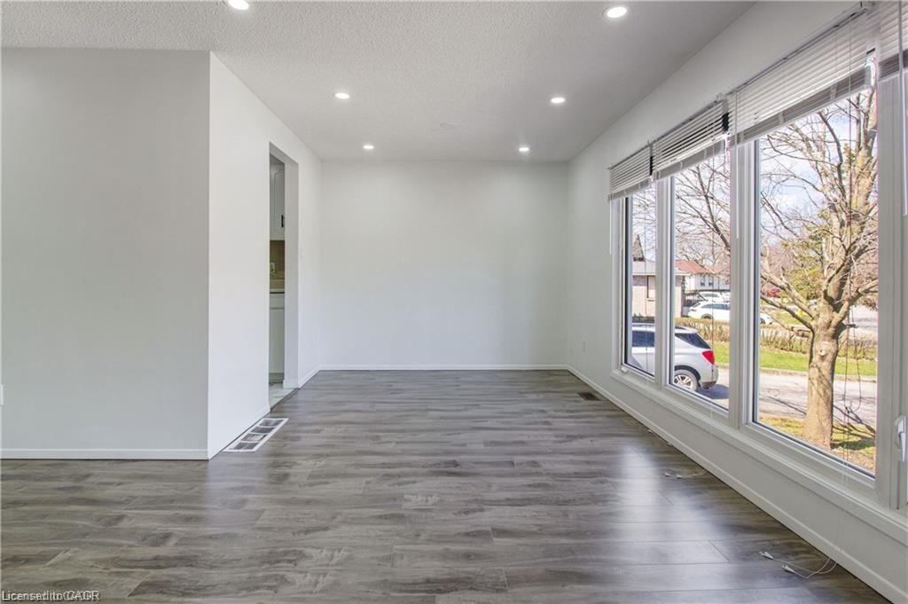 Single Family Residence for lease at UPPER-24 Tara Crescent, Thorold, ON, L2V 4M1 - Confederation Heights - MLS: 40792713