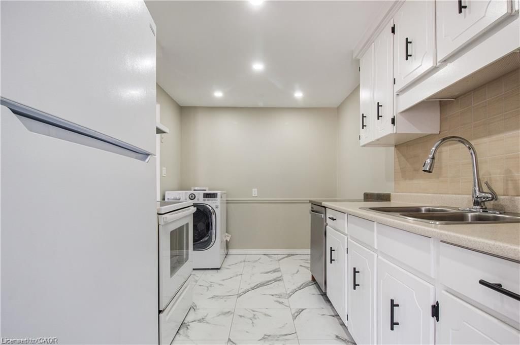 Single Family Residence for lease at UPPER-24 Tara Crescent, Thorold, ON, L2V 4M1 - Confederation Heights - MLS: 40792713