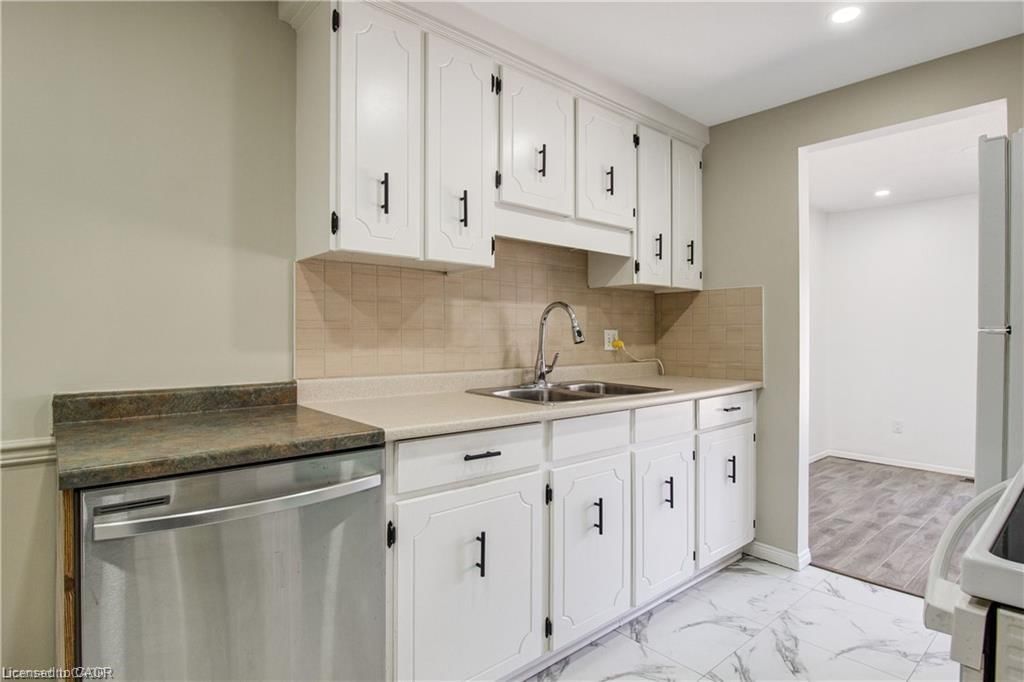 Single Family Residence for lease at UPPER-24 Tara Crescent, Thorold, ON, L2V 4M1 - Confederation Heights - MLS: 40792713