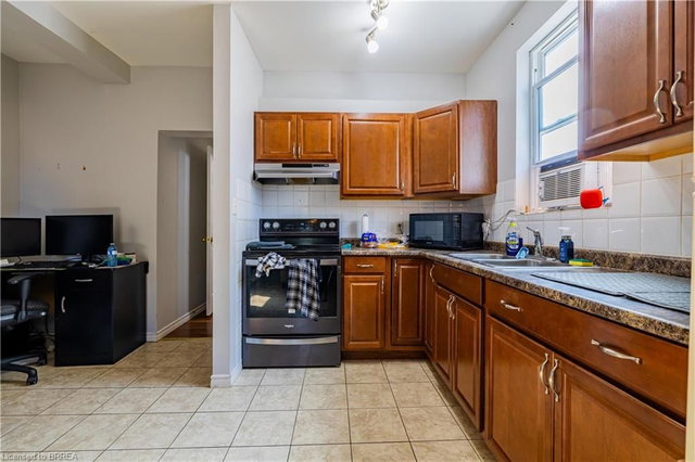 3 - 113 Brant Avenue