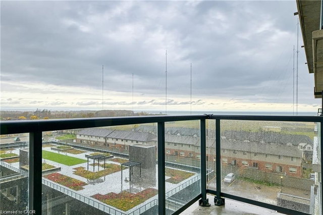 602 - 550 North Service Road