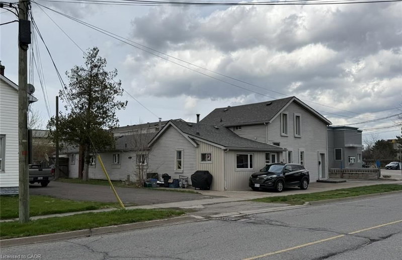 12 Oakdale Avenue