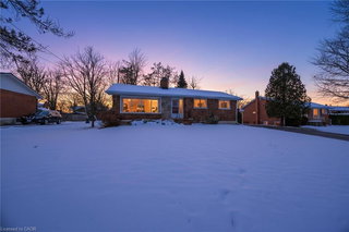 245 Victoria Street W