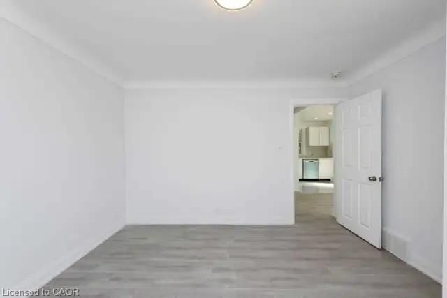 850 (UPPER UNIT Garth Street