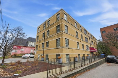 9 - 4 Robinson Street