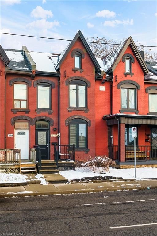 232 Wellington Street N