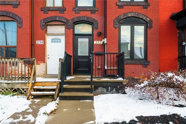 232 Wellington Street N