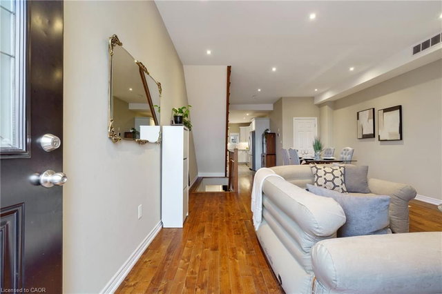 232 Wellington Street N