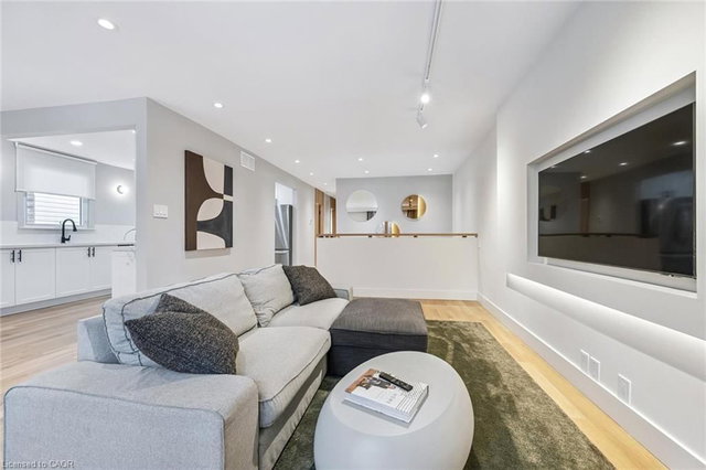 1352 Vancouver Crescent