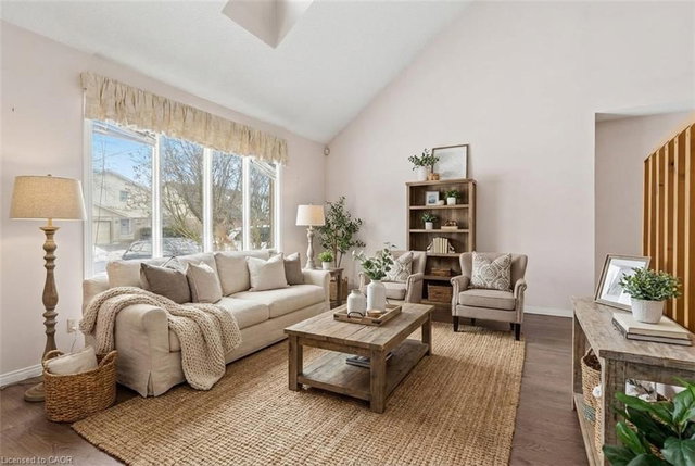 95 Scenic Wood Crescent