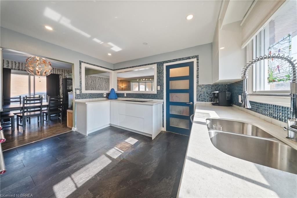 Single Family Residence for sale at 330 East 18th Street, Hamilton, ON, L9A 4P8 - Hill Park - MLS: 40798303