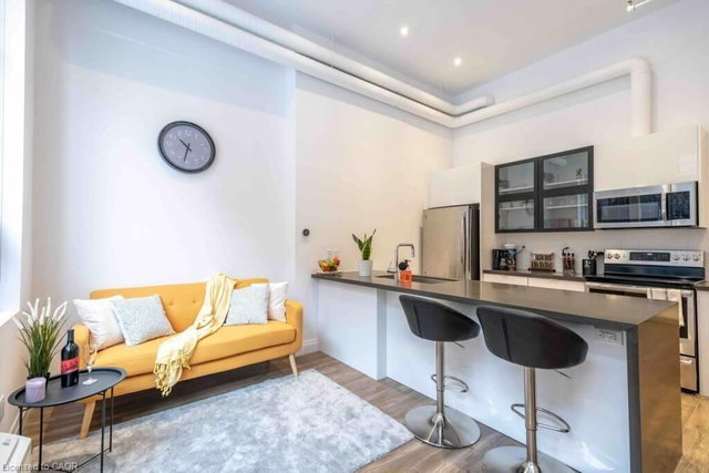 328 - 220 Dundurn Street S