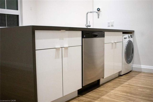 328 - 220 Dundurn Street S