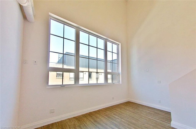 328 - 220 Dundurn Street S