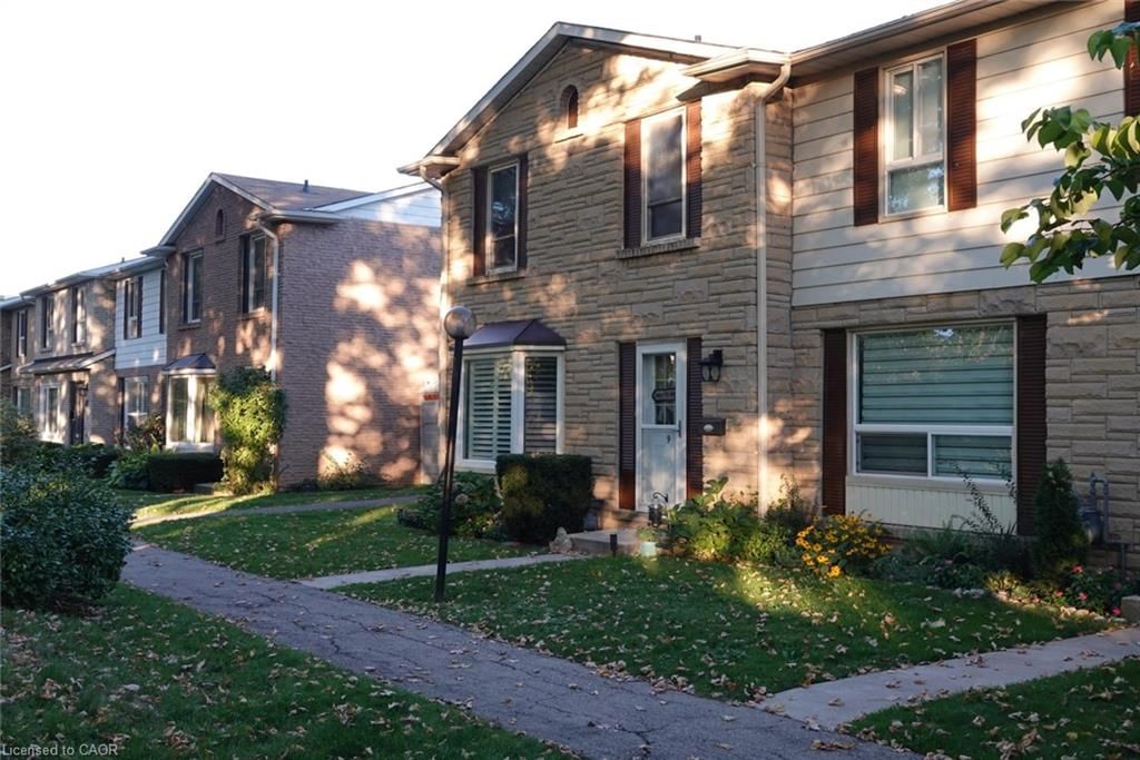 Row/Townhouse for sale at 9-5475 Lakeshore Road, Burlington, ON, L7L 1E1 - Elizabeth Gardens - MLS: 40799336