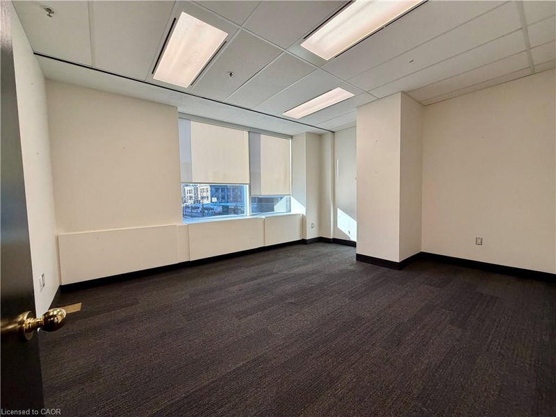 21 King Street W photo 3