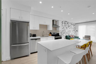 605 - 15 Glebe Street