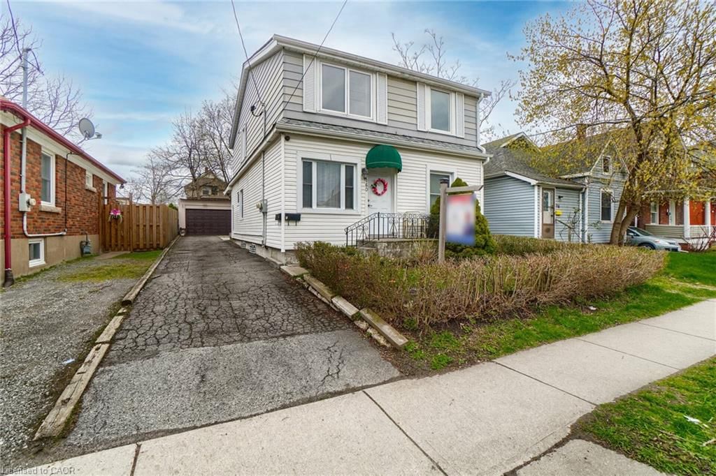 Single Family Residence sold at 160 Welland Avenue, St. Catharines, ON, L2R 2N6 - Downtown - MLS: 40800884