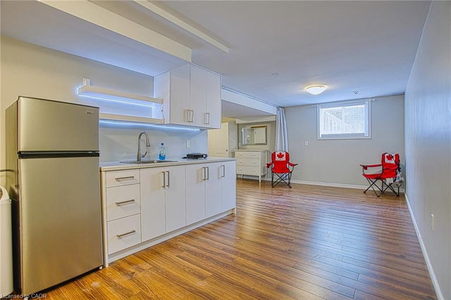 Bsmt - 52 Dartmouth Gate